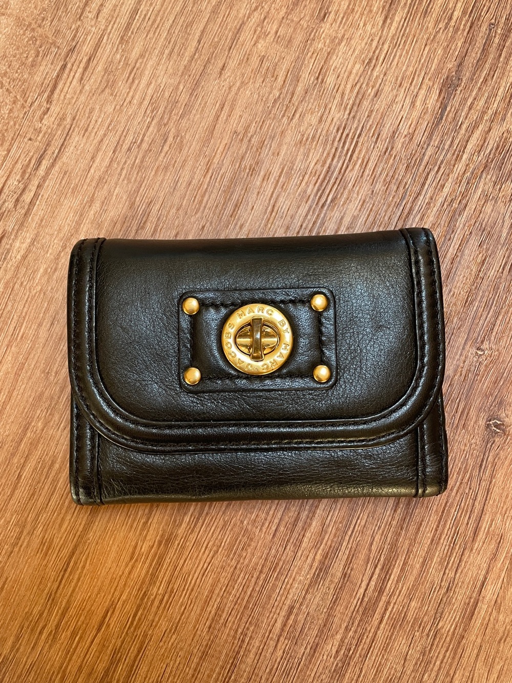 Marc By Marc Jacobs Trifold Soft Leather Wallet Black Gold Clasp Quiet Luxury #‎